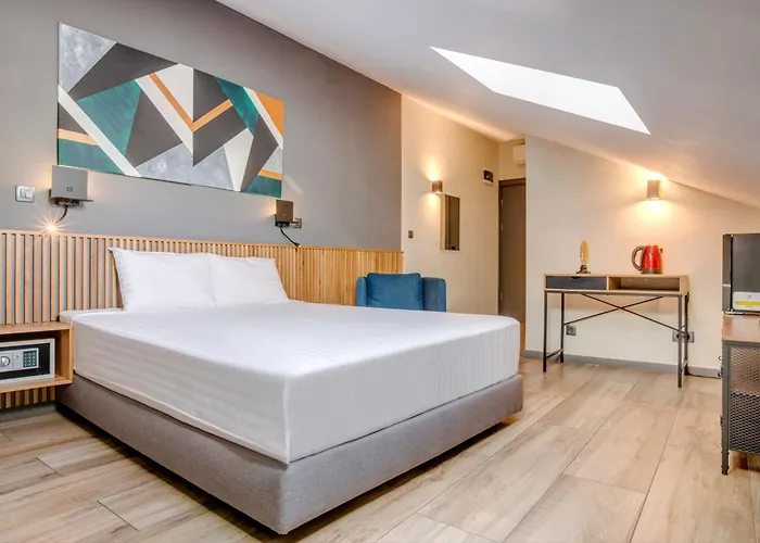 Forty One Hotel 3*