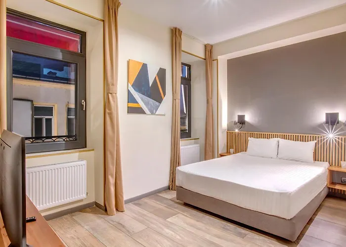 Forty One Hotel 3*